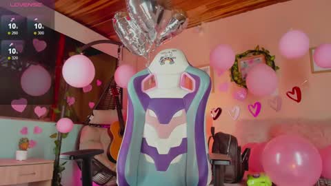 Snapshot of honey_fox01 chatting on 02.19.25 HONEY online show from 02.19.25