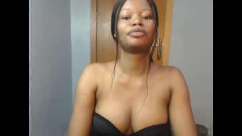 Snapshot of honey_juicydoll chatting on 10.09.25 Sonia online show from 10.09.25