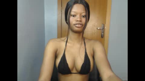 Snapshot of honey_juicydoll chatting on 10.11.25 Sonia online show from 10.11.25