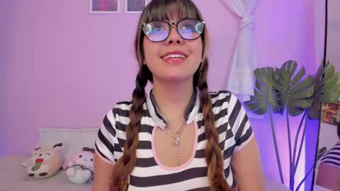 Snapshot of honey_m0on chatting on 04.25.26 Milenka online show from 04.25.26