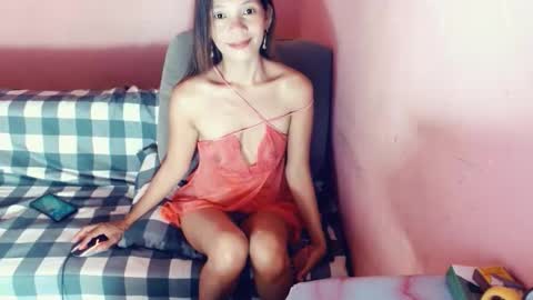 Snapshot of honey_mollyxx chatting on 10.28.25 honey_mollyxx online show from 10.28.25