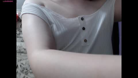 Snapshot of honey_mood chatting on 12.18.24 Lina online show from 12.18.24