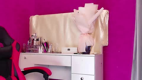 Snapshot of honey_yani chatting on 12.19.24 yani online show from 12.19.24