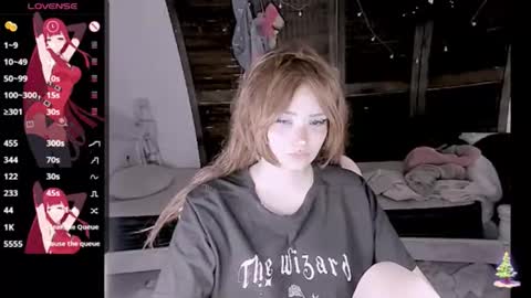 Snapshot of honeyapplealaska chatting on 12.14.25 Honey Apple Alaska online show from 12.14.25