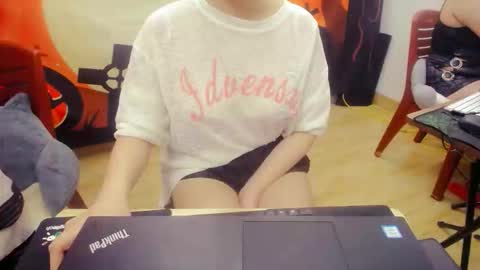 Snapshot of honeybaby2k chatting on 11.04.25 honeybaby2k online show from 11.04.25