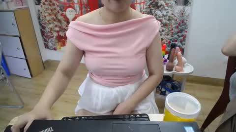 Snapshot of honeybaby2k chatting on 11.29.25 honeybaby2k online show from 11.29.25