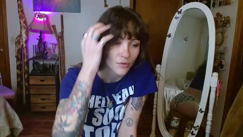 Honey Bee online show from 02.03.25