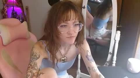 Honey Bee online show from 11.17.25