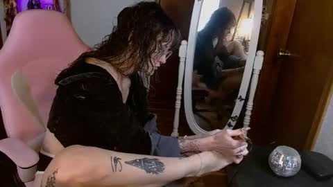 Honey Bee online show from 11.19.25