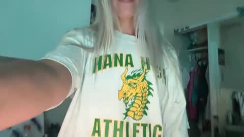 Snapshot of honeybun_z chatting on 09.27.25 honeybun_z online show from 09.27.25