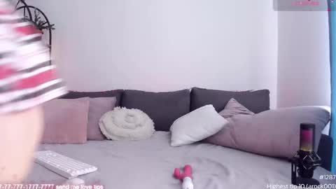 Snapshot of honeycarrol chatting on 10.30.25 HoneyCarrol online show from 10.30.25