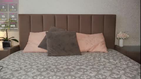 Snapshot of honeyed_poison chatting on 01.12.26 Caroline online show from 01.12.26