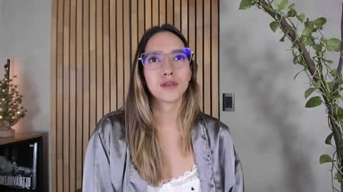 Sofia independent model online show from 12.08.24