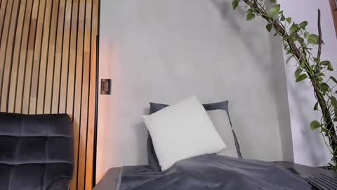 Sofia independent model online show from 12.15.24