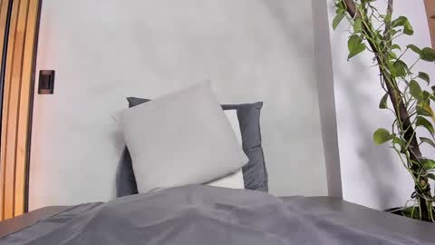 Sofia independent model online show from 12.23.24