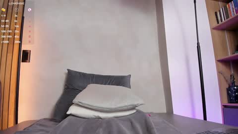 Sofia independent model online show from 02.06.25