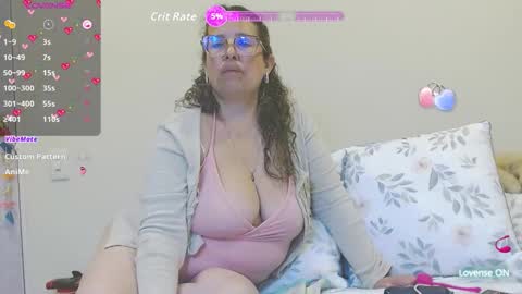 Snapshot of honeyhotpaty chatting on 12.23.25 sofia online show from 12.23.25