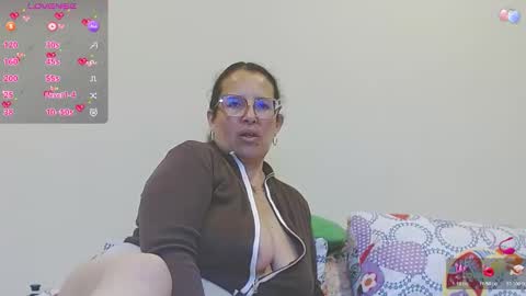 Snapshot of honeyhotpaty chatting on 02.27.26 sofia online show from 02.27.26