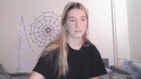 honeyveil online show from 11.24.25