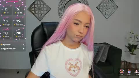 Snapshot of honeyy_taylor chatting on 08.08.26 honeyy_taylor online show from 08.08.26