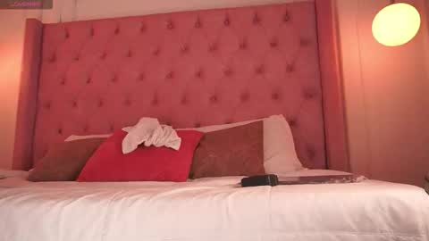 Honey Moon  Help me to reach 100 thumbs up online show from 01.16.26