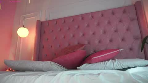 Honey Moon  Help me to reach 100 thumbs up online show from 04.20.26