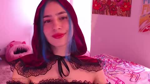 Snapshot of honeyypeaach chatting on 12.22.24    online show from 12.22.24