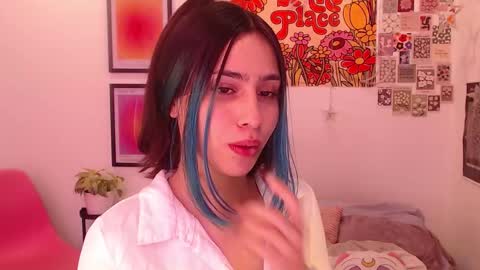 Snapshot of honeyypeaach chatting on 10.29.25    online show from 10.29.25