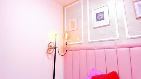 holly online show from 12.04.25