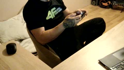 Snapshot of hoops891 chatting on 11.01.25 Hoops891 online show from 11.01.25