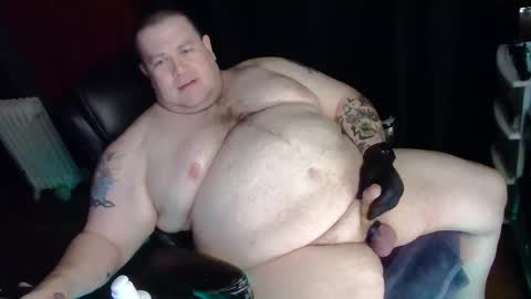 Snapshot of hoosierdaddyxl chatting on 12.23.24 Sir online show from 12.23.24