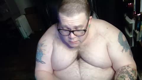 Snapshot of hoosierdaddyxl chatting on 12.31.24 Sir online show from 12.31.24