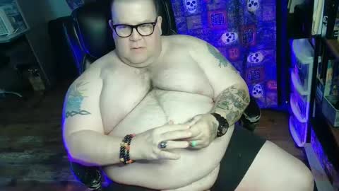 Snapshot of hoosierdaddyxl chatting on 09.29.25 Sir online show from 09.29.25