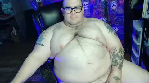 Snapshot of hoosierdaddyxl chatting on 10.04.25 Sir online show from 10.04.25