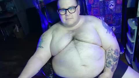 Snapshot of hoosierdaddyxl chatting on 10.06.25 Sir online show from 10.06.25