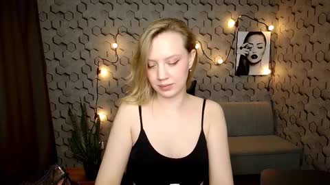 Snapshot of hope_happyyy chatting on 03.01.25 hope happyyy online show from 03.01.25