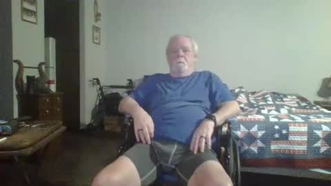 Snapshot of hormonemonster27 chatting on 12.20.24 Hormone Monster online show from 12.20.24