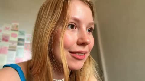 Snapshot of horney_audrey chatting on 05.09.26 Audrey online show from 05.09.26
