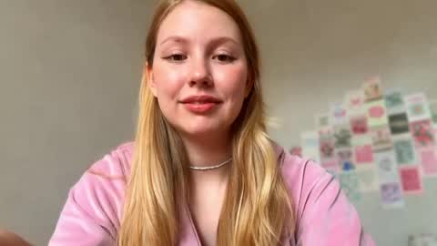 Snapshot of horney_audrey chatting on 05.12.26 Audrey online show from 05.12.26