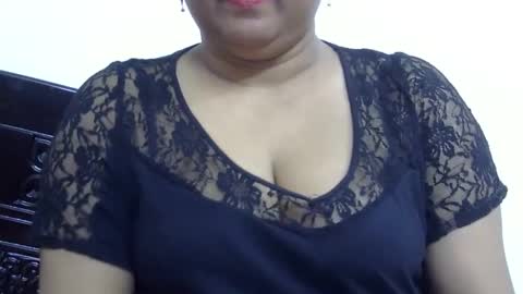Snapshot of horneydesibabe chatting on 12.18.24 horneydesibabe online show from 12.18.24