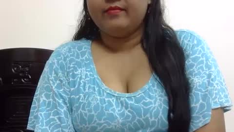 Snapshot of horneydesibabe chatting on 12.24.24 horneydesibabe online show from 12.24.24