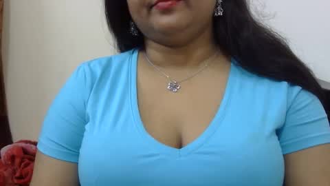 Snapshot of horneydesibabe chatting on 12.31.24 horneydesibabe online show from 12.31.24