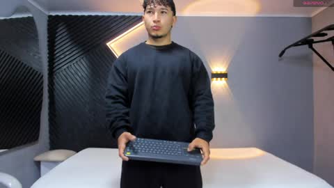 horny_nick18 online show from 04.25.26