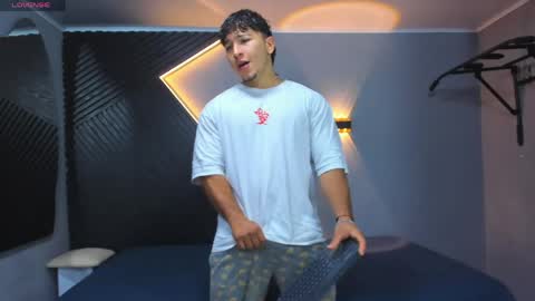 horny_nick18 online show from 04.30.26