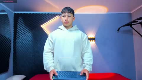 horny_nick18 online show from 05.27.26