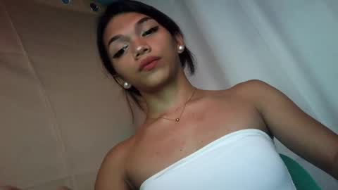 Snapshot of horny_rhiana chatting on 05.11.26 Rhiana online show from 05.11.26