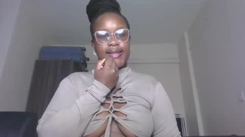 Snapshot of horny_sexxy_babe chatting on 06.25.26 Lucy online show from 06.25.26