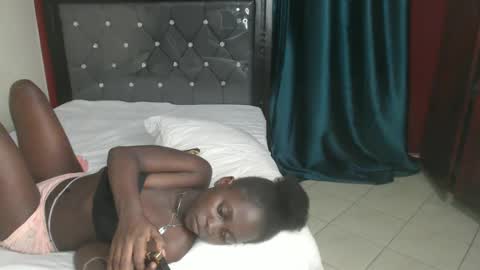 Snapshot of hornybella4 chatting on 01.18.25 Bella online show from 01.18.25