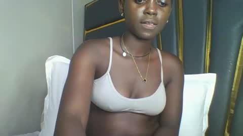 Snapshot of hornybella84 chatting on 11.14.25 Bella online show from 11.14.25