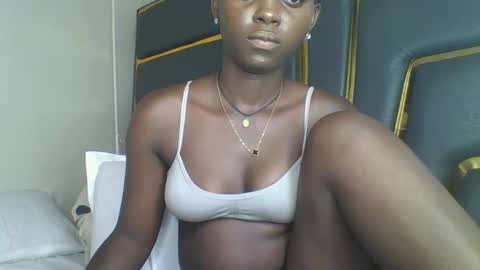 Snapshot of hornybella84 chatting on 11.15.25 Bella online show from 11.15.25